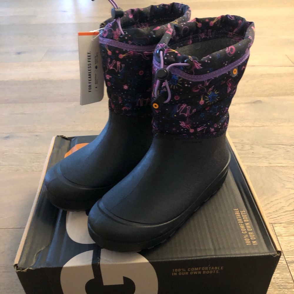 New Kids Bogs Snow Shell Boots Size 5 Youth (Big Kid)